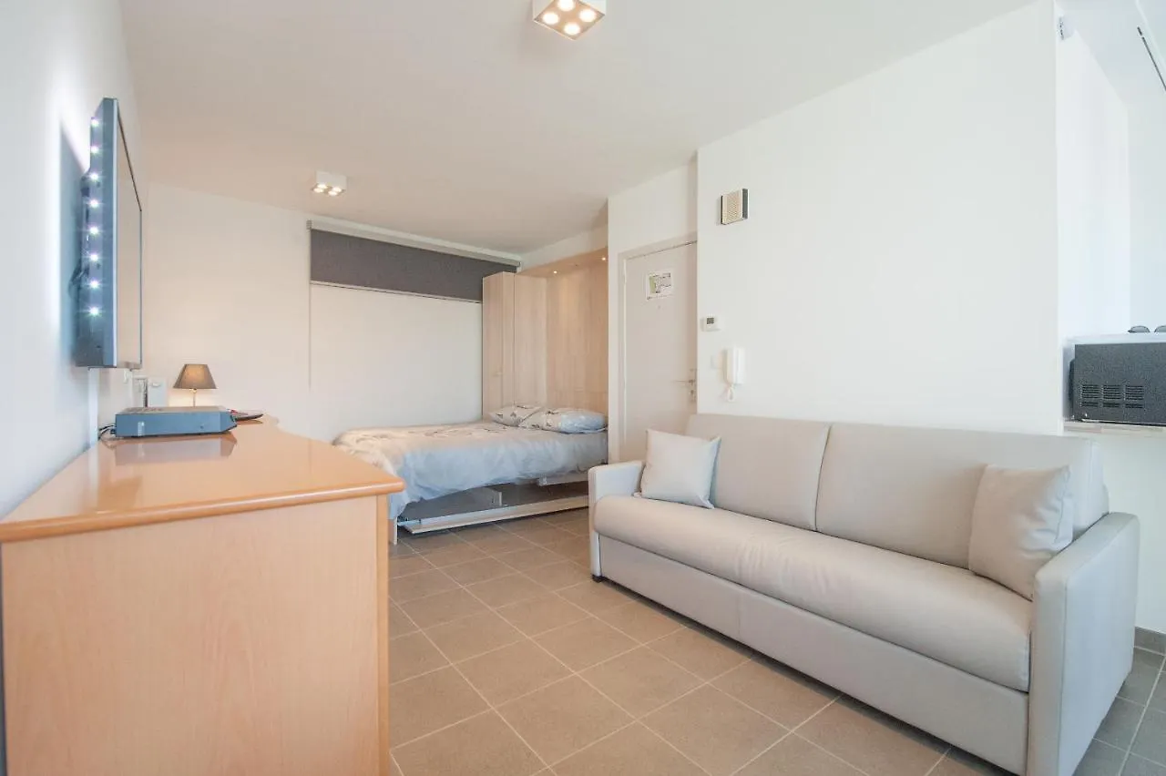 Studio Met Groot Zonneterras Centrum Oostende 0*, أوستيند